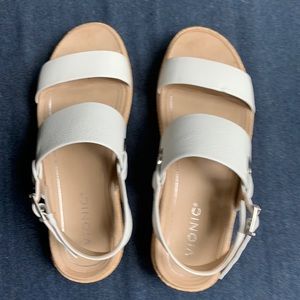 New Vionic sandals. Never worn- size 8 USA